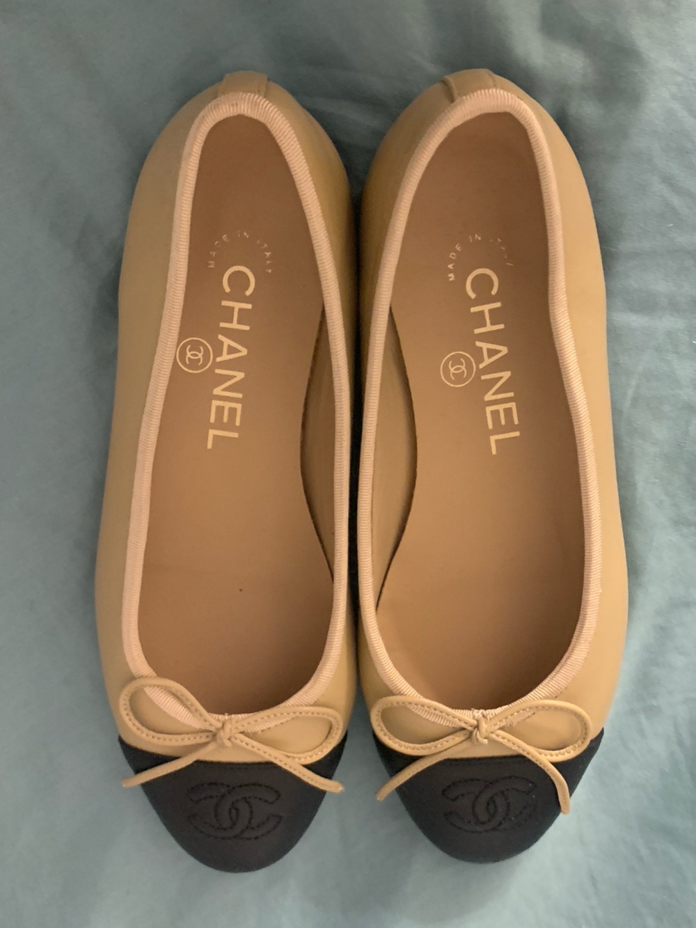 CHANEL Classic Two-Tone Beige and Black Bow Leather Ballet Flats Size 6 EU 36
